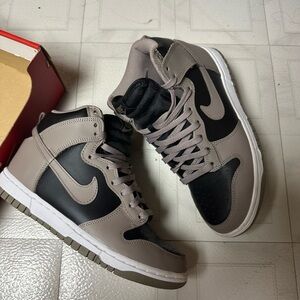 Nike Women's Black and Moon Fossil Sneakers